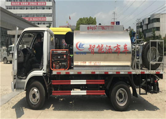 智能洒布车